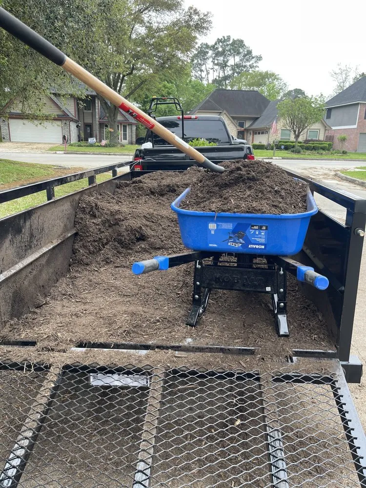 Custom garden landscaping in New Caney, TX by Cruz Landscaping