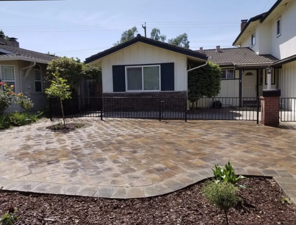 Reliable lawn care service experts serving Holualoa, HI - Cruz Lawn and Landscape