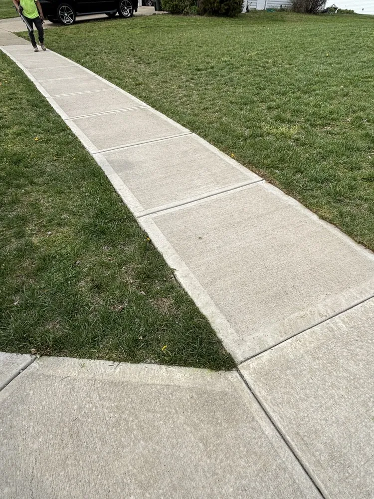 Custom lawn mowing service in New Carlisle, OH - Cruz Lawn Care Service