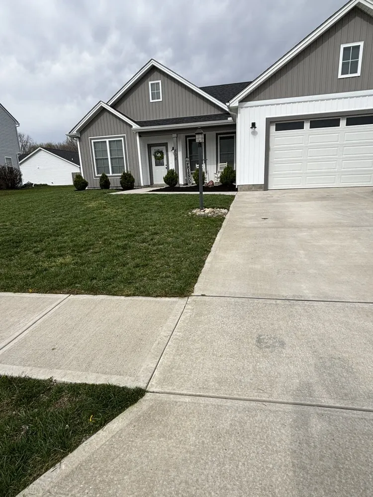 Reliable lawn care service in New Carlisle, OH - Cruz Lawn Care Service