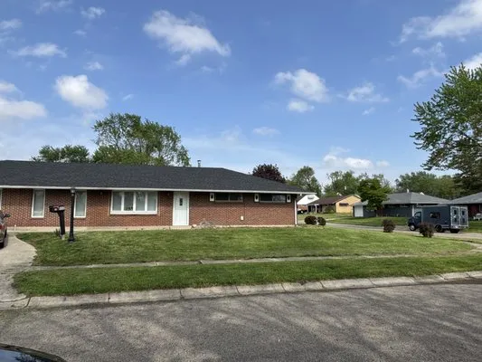 Cruz Lawn Care Service Logo