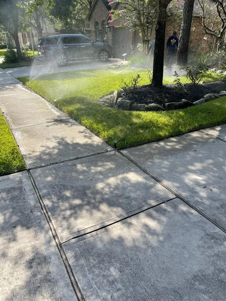 Trusted landscaping services experts serving Houston, TX - Cruz Lawn Service & Landscaping