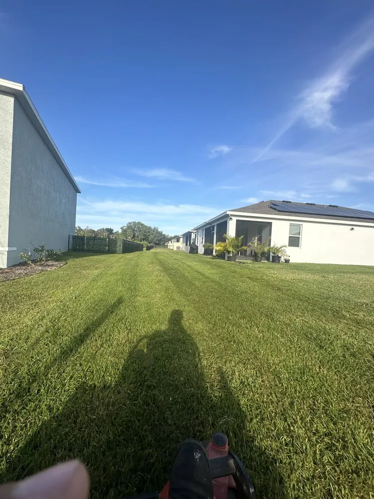 Professional garden landscaping experts serving Bradenton, FL - Cruz Lawn Service