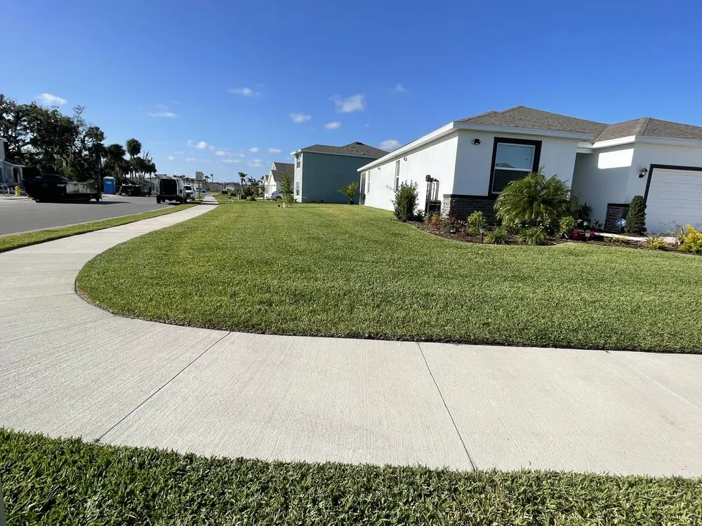 Reliable lawn mowing service in Bradenton, FL - Cruz Lawn Service