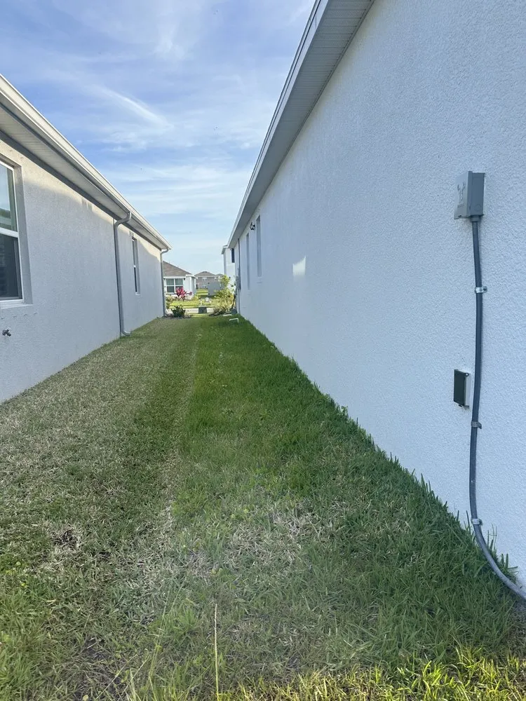 Affordable lawn mowing service with custom design across Bradenton, FL - Cruz Lawn Service