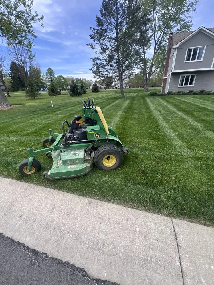 Affordable lawn mowing service in Woodlawn Heights, IN by Cruz lawncare