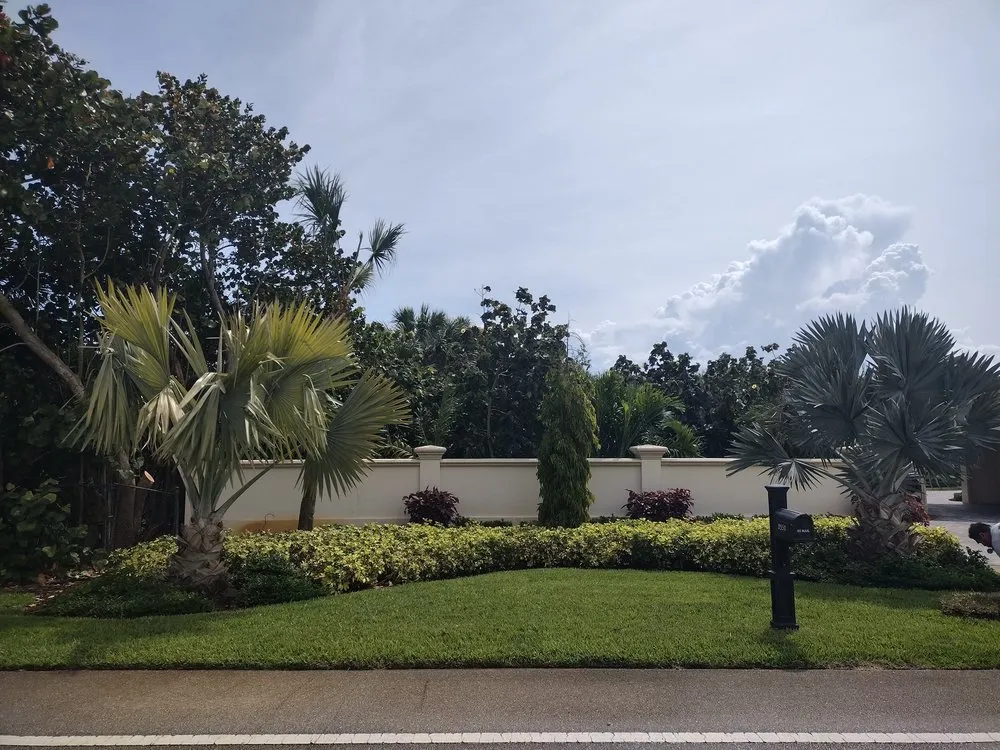 Top-rated landscaping services for homes across Fort Pierce, FL - Cruz Robles Service