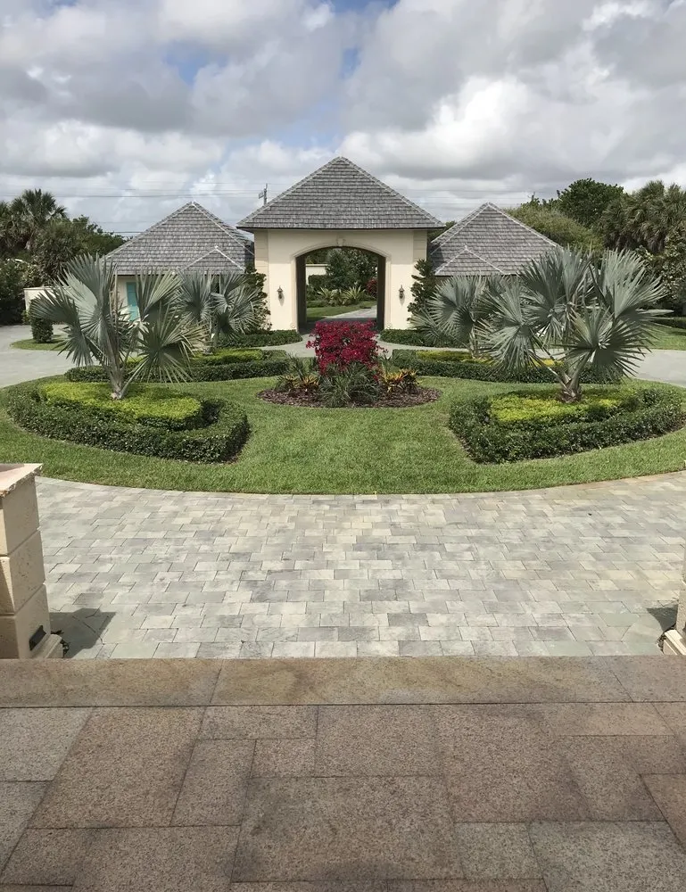 Affordable landscape installation experts serving Fort Pierce, FL - Cruz Robles Service