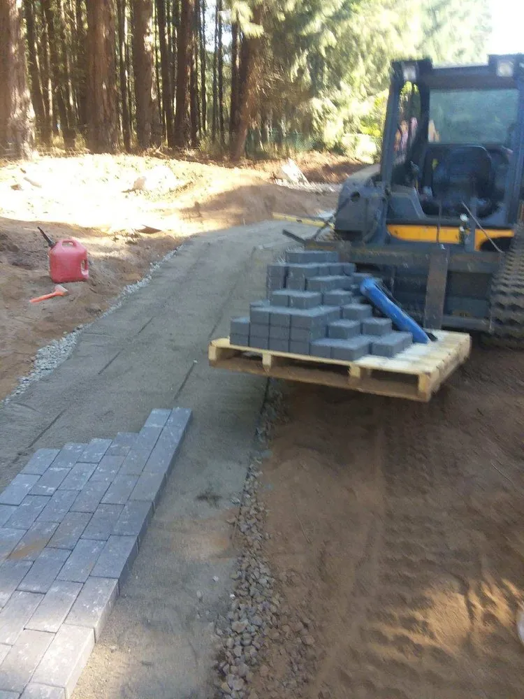 Professional garden landscaping in Salem, OR by Cruz Urbina Landscapes