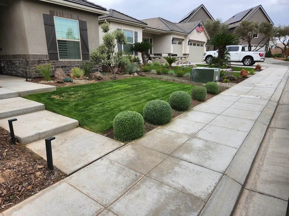 Professional lawn mowing service in Fresno, CA - Cruz Yard Maintenance
