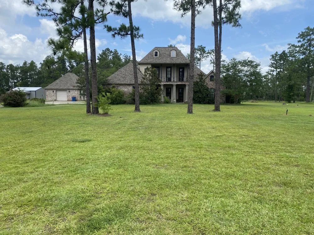 Top-rated lawn mowing service experts serving Lake Charles, LA - Crystal Clear