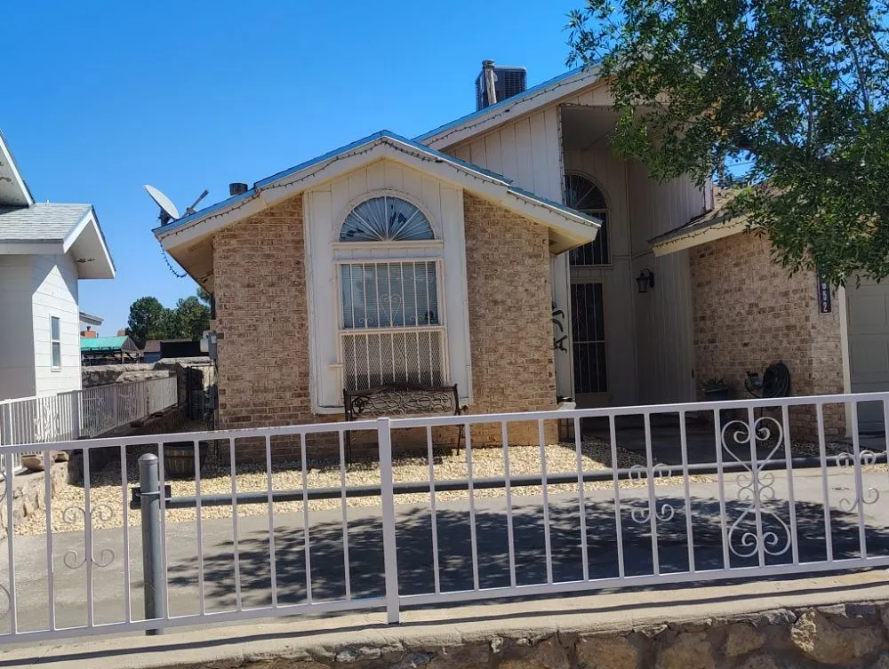 Local lawn mowing service experts serving horizon, TX - Crystal Professional Cleaning