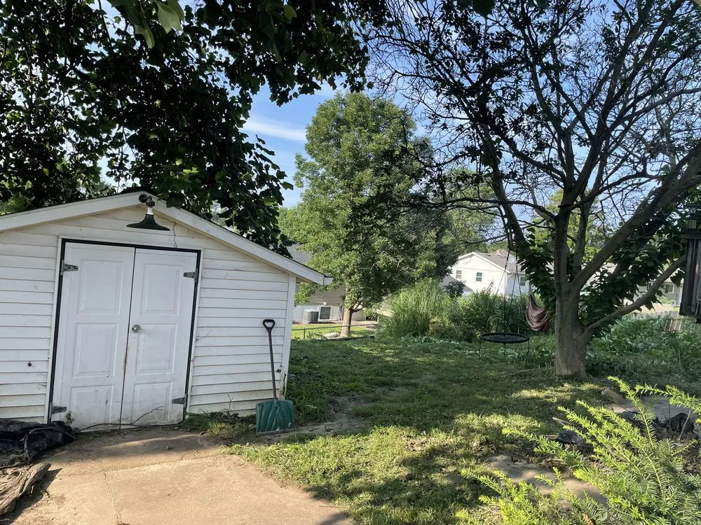 Top-rated yard cleanup service for outdoor upgrades in Quincy, IL by Crystal’s Lawn Care