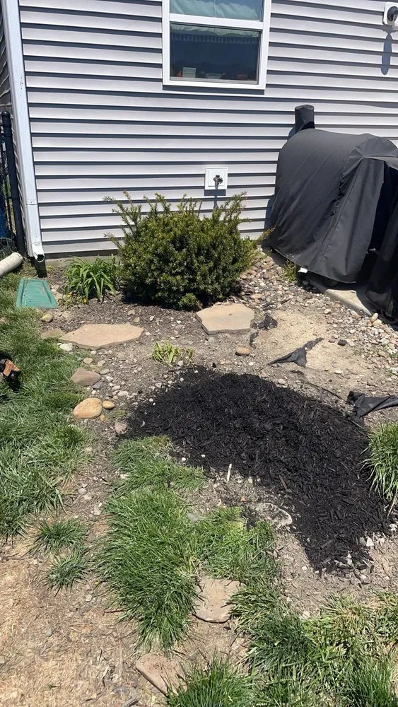 Top-rated garden landscaping in Greenfield, IN by C’s Lawn Care