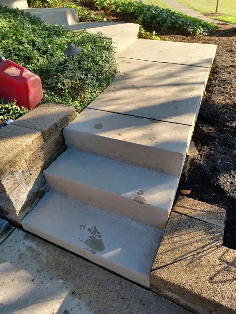 Local lawn mowing service experts serving New Kensington, PA - Cside cuts