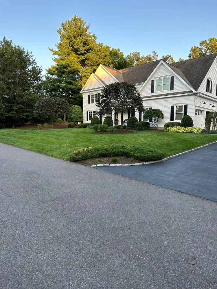 Expert yard maintenance in Bridgeport, CT - CT Landscaping & Services