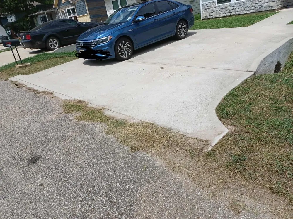 Professional residential landscaping for residential properties across Montgomery, TX - Cuellos Lawn Enforcement