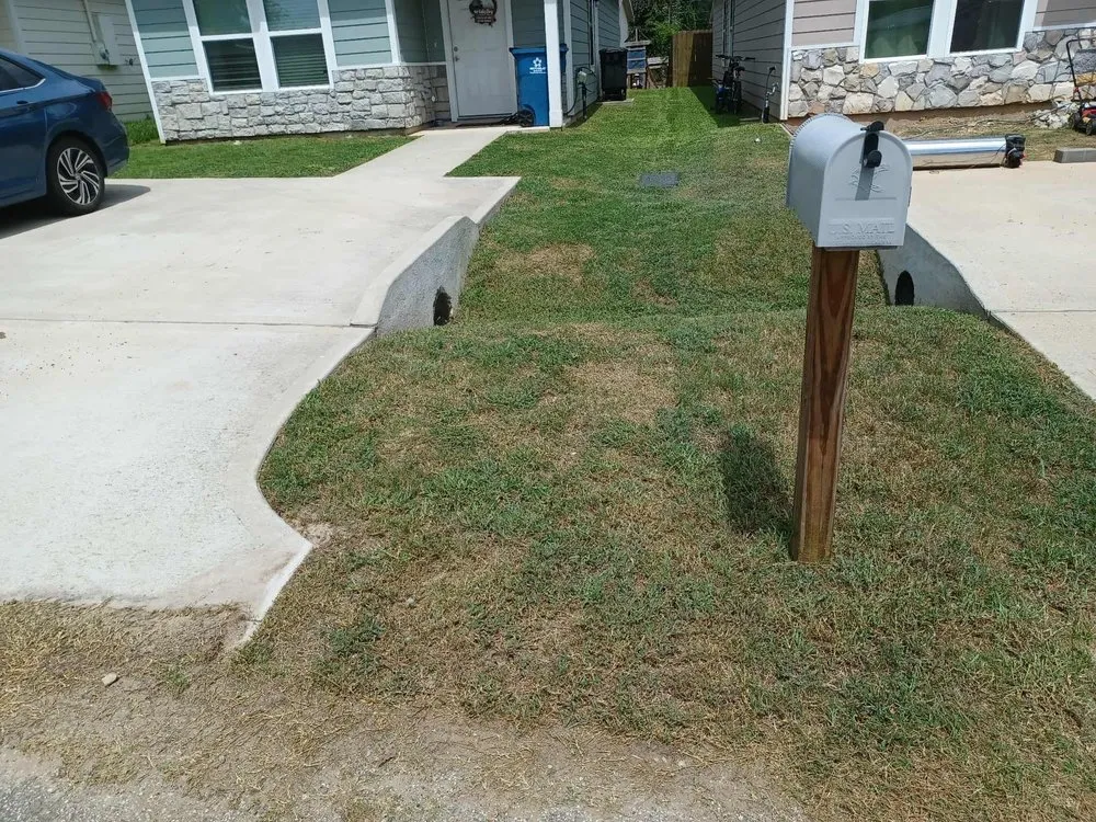 Affordable lawn mowing service experts serving Montgomery, TX - Cuellos Lawn Enforcement