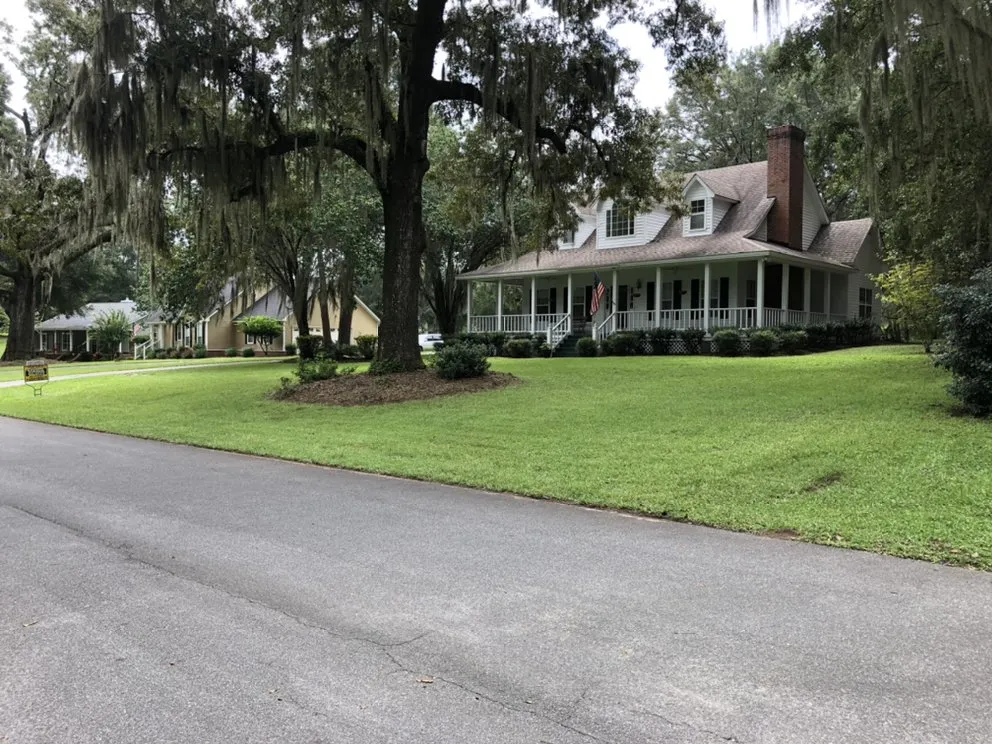 Custom garden landscaping in Nashville, GA by Curb Appeal Outdoor Services