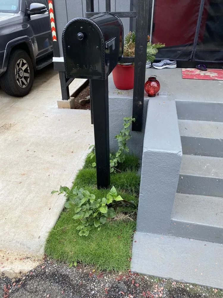 Professional lawn mowing service experts serving Honolulu, HI - Curb Appeal Property Services