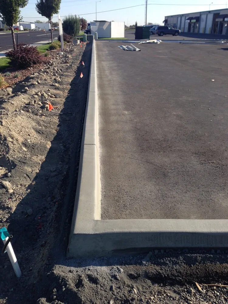 Professional landscape installation with custom design in Kennewick, WA by Curb Creations