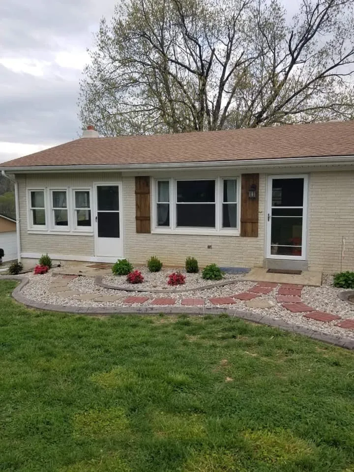 Local residential landscaping experts serving Corydon, IN - Curb Pro