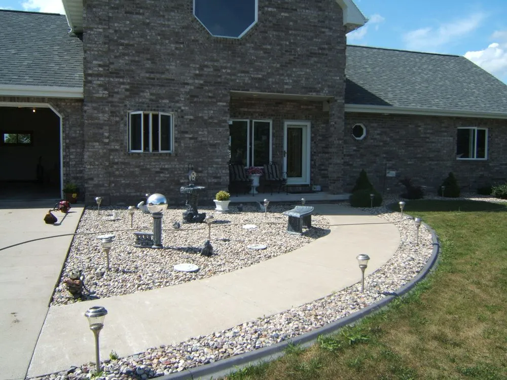 Custom outdoor landscaping experts serving Black Creek, WI - Curbscape