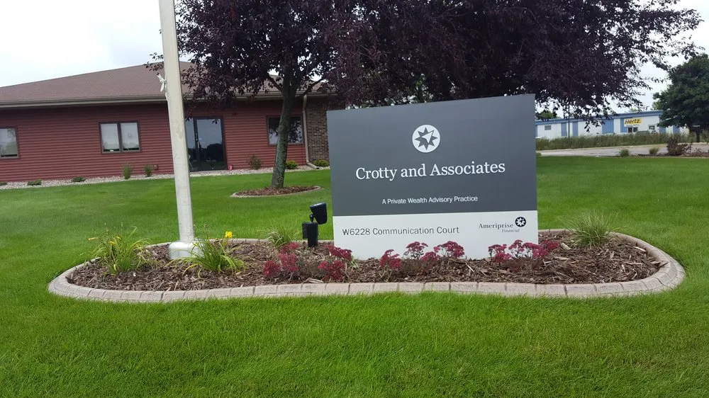 Expert yard maintenance in Black Creek, WI by Curbscape