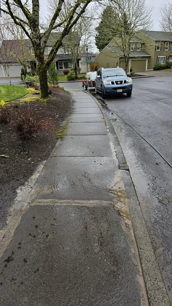 Affordable lawn mowing service experts serving Camas, WA - Curbshine Exteriors