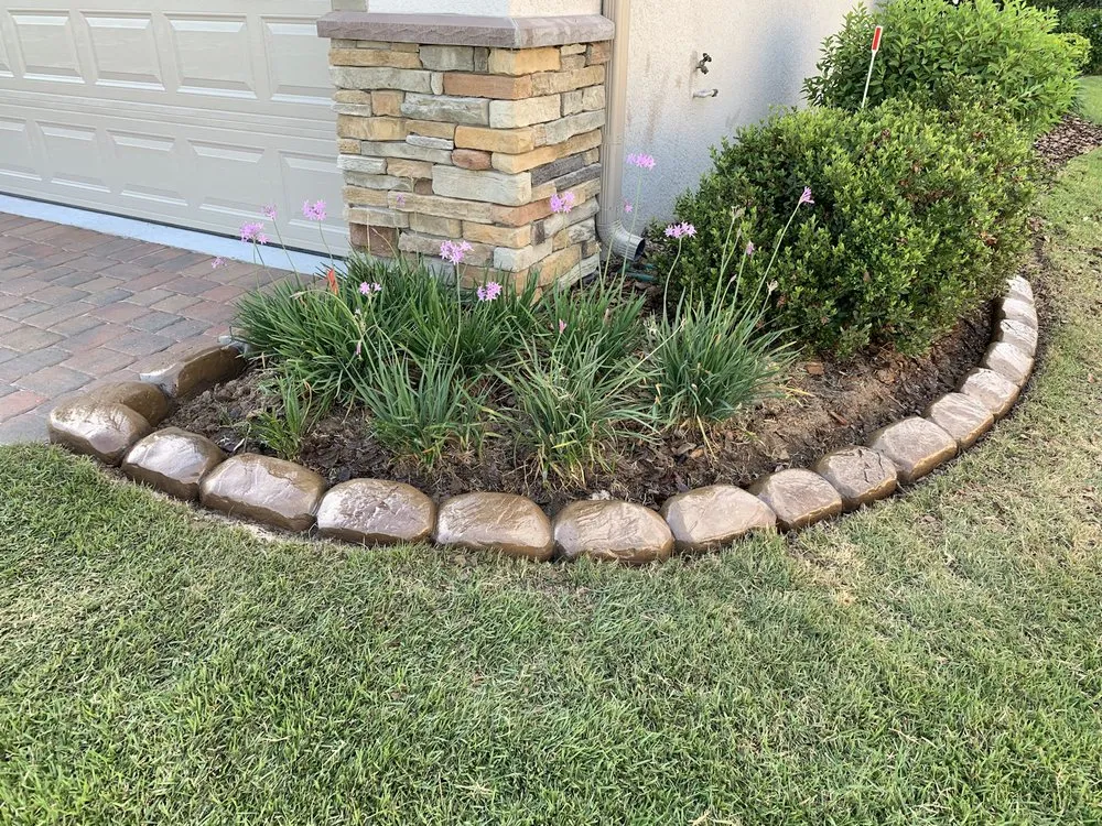 Custom lawn mowing service in Cumming, GA - Curbtastic Curbs