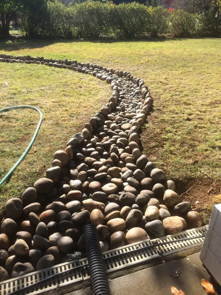 Custom lawn mowing service with custom design in Redwood City, CA by Curincita's Gardening