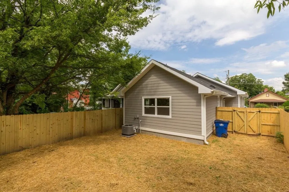 Top-rated yard cleanup service in Raleigh, NC by Currin Outdoor Living