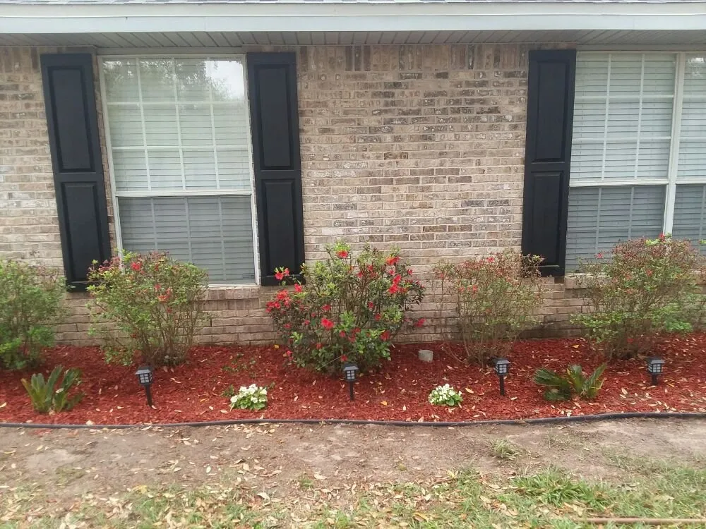 Top-rated yard maintenance experts serving DeFuniak Springs, FL - Curry Outdoor Services & More