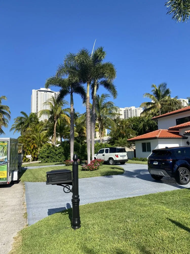 Professional garden landscaping in West Palm Beach, FL by Curtis Landscaping & Tree Service