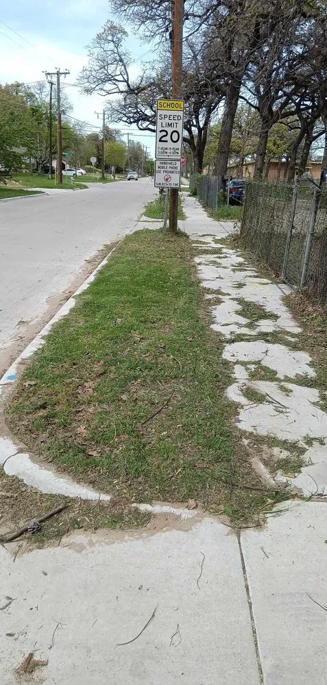 Expert lawn mowing service in Cleburne, TX by Curtis Lawn Care