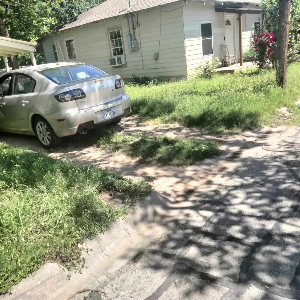 Top-rated yard maintenance experts serving Cleburne, TX - Curtis Lawn Care