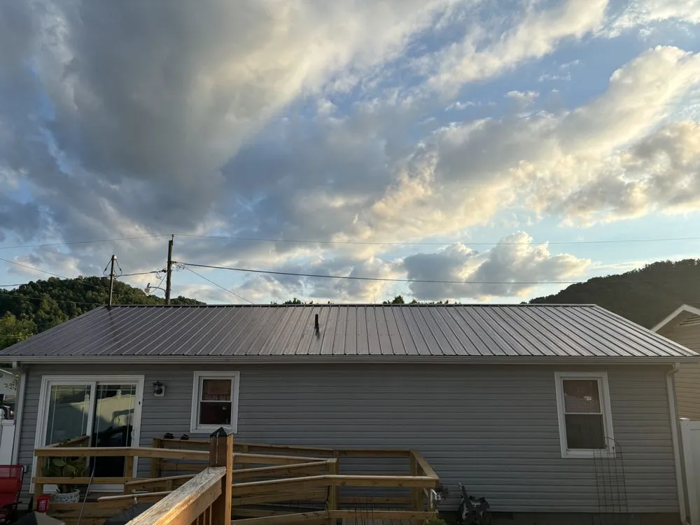 Top-rated yard maintenance in Redbush, KY by Curtisy Roofing