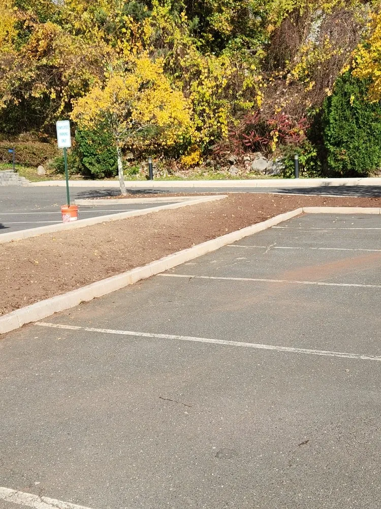 Top-rated lawn care service experts serving Norwalk, CT - Curt's All Maintenance