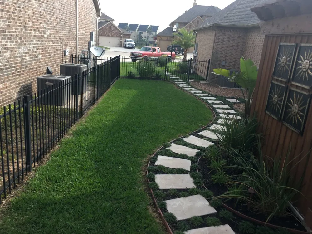 Affordable residential landscaping experts serving League City, TX - Custom Courtyards Design and Landscaping