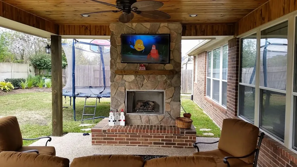 Expert outdoor landscaping in League City, TX - Custom Courtyards Design and Landscaping