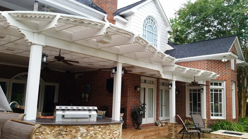 Affordable garden landscaping in League City, TX by Custom Courtyards Design and Landscaping