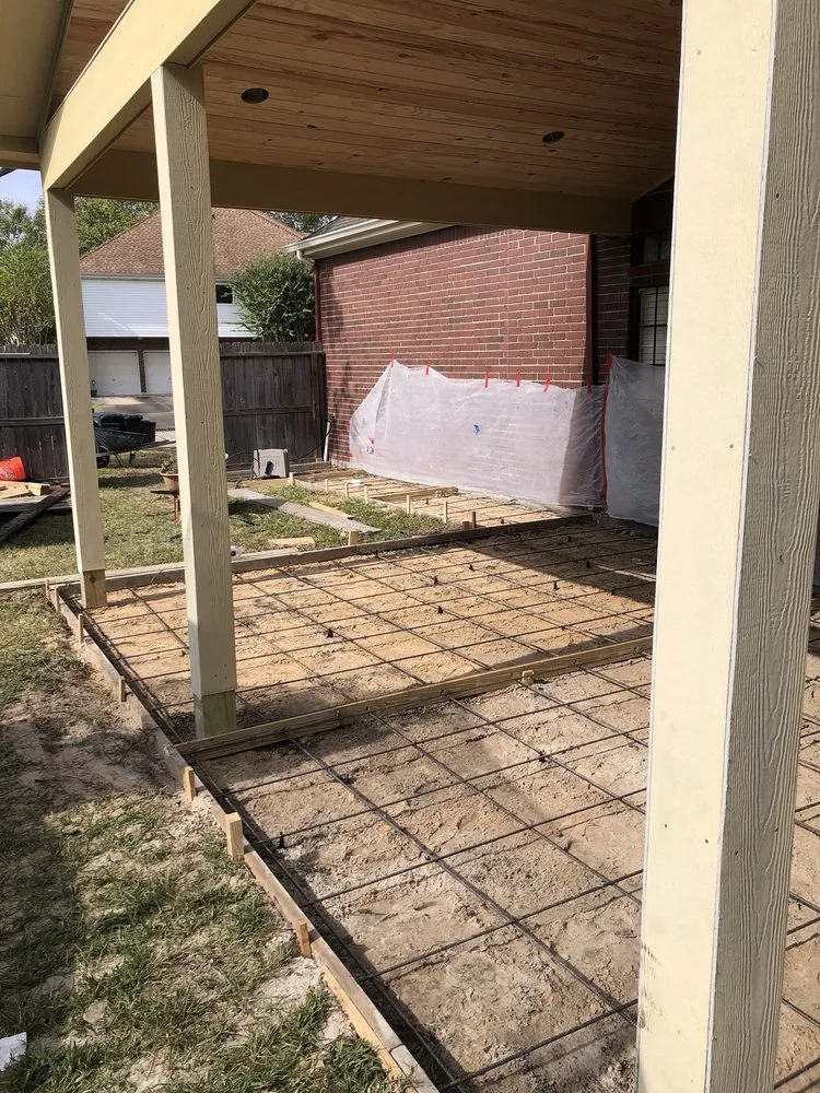 Affordable garden landscaping near you in League City, TX by Custom Courtyards Design and Landscaping