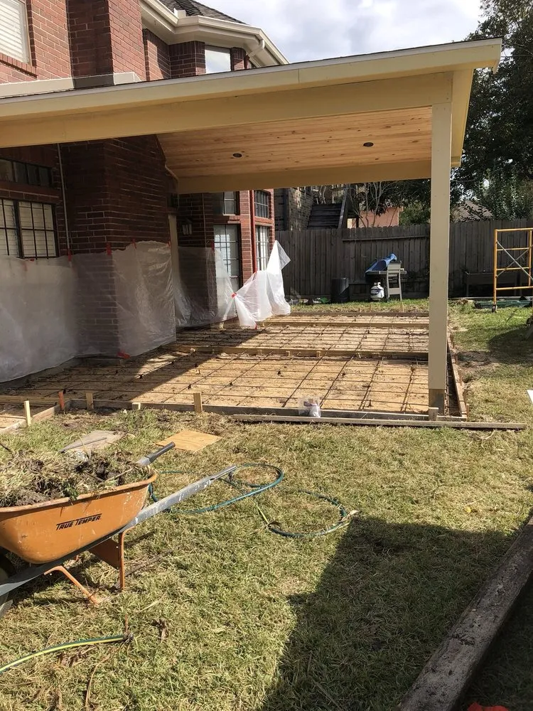 Custom residential landscaping for homes across League City, TX - Custom Courtyards Design and Landscaping