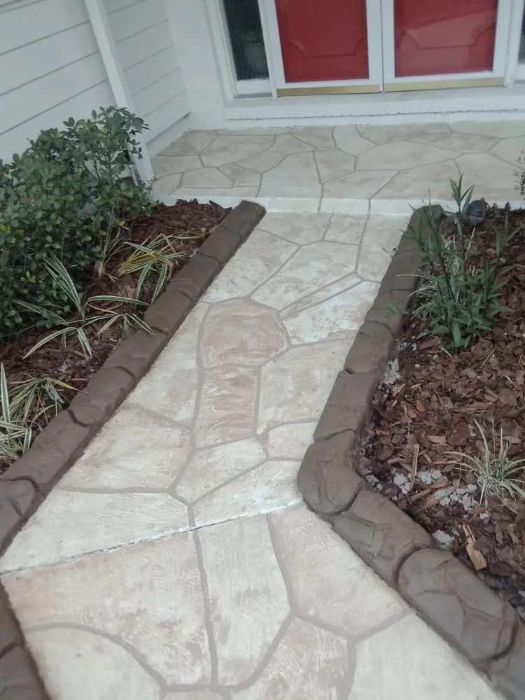 Local garden landscaping in Dunnellon, FL - Custom Creations Curbing & Landscaping