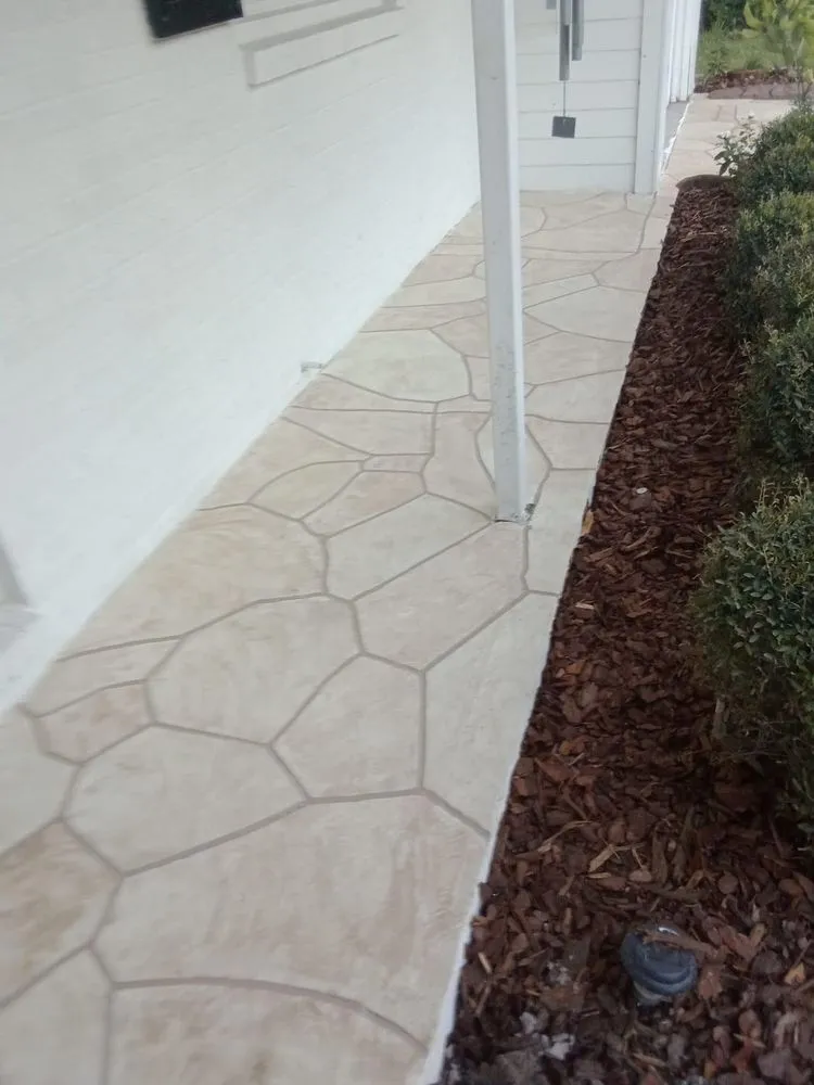 Trusted yard cleanup service experts serving Dunnellon, FL - Custom Creations Curbing & Landscaping