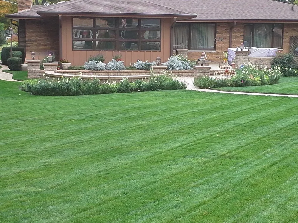 Custom garden landscaping in Elgin, IL - Custom Dreams Landscape And Brick