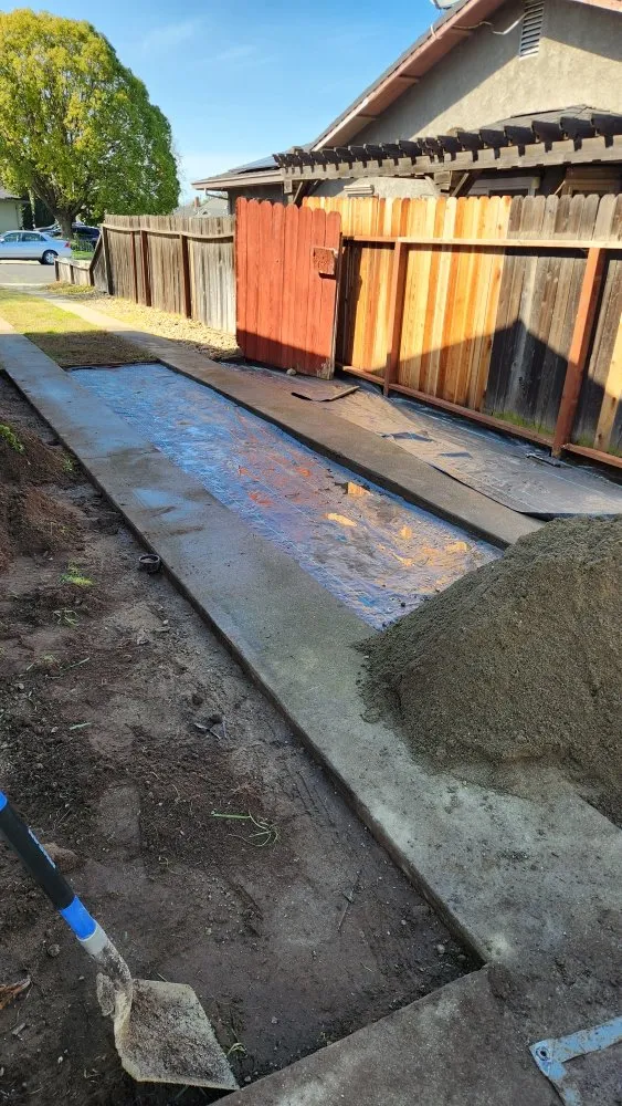 Top-rated landscaping services experts serving Patterson, CA - Custom Edge Landscape Construction