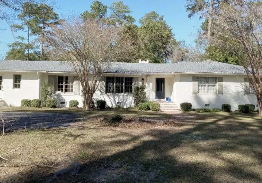 Reliable garden landscaping for beautiful yards in Thomasville, GA by Custom Edges Landscaping