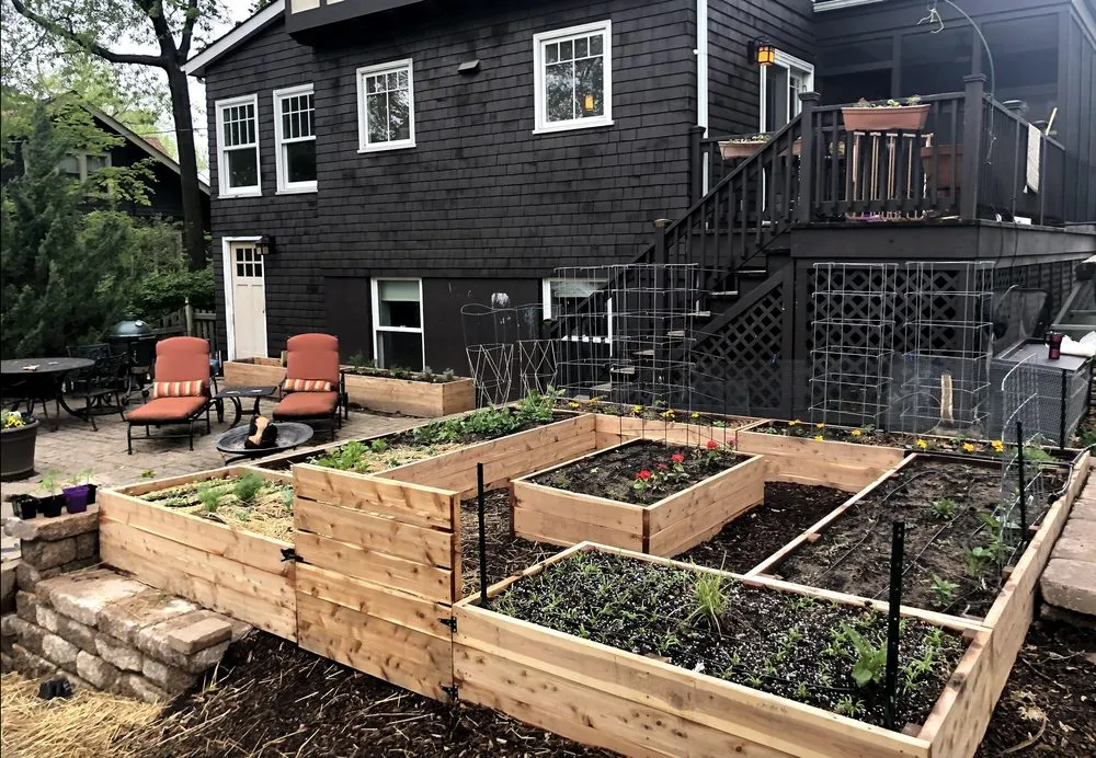 Local landscaping services experts serving St. Louis, MO - Custom Foodscaping