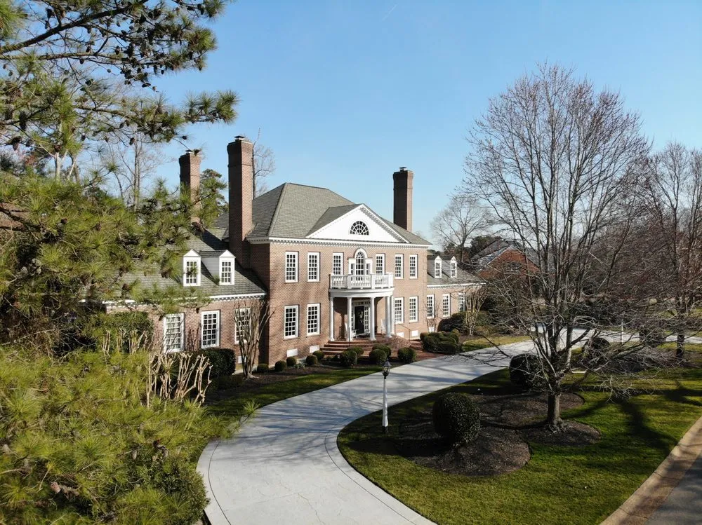 Top-rated yard cleanup service in Yorktown, VA by Custom Gardens